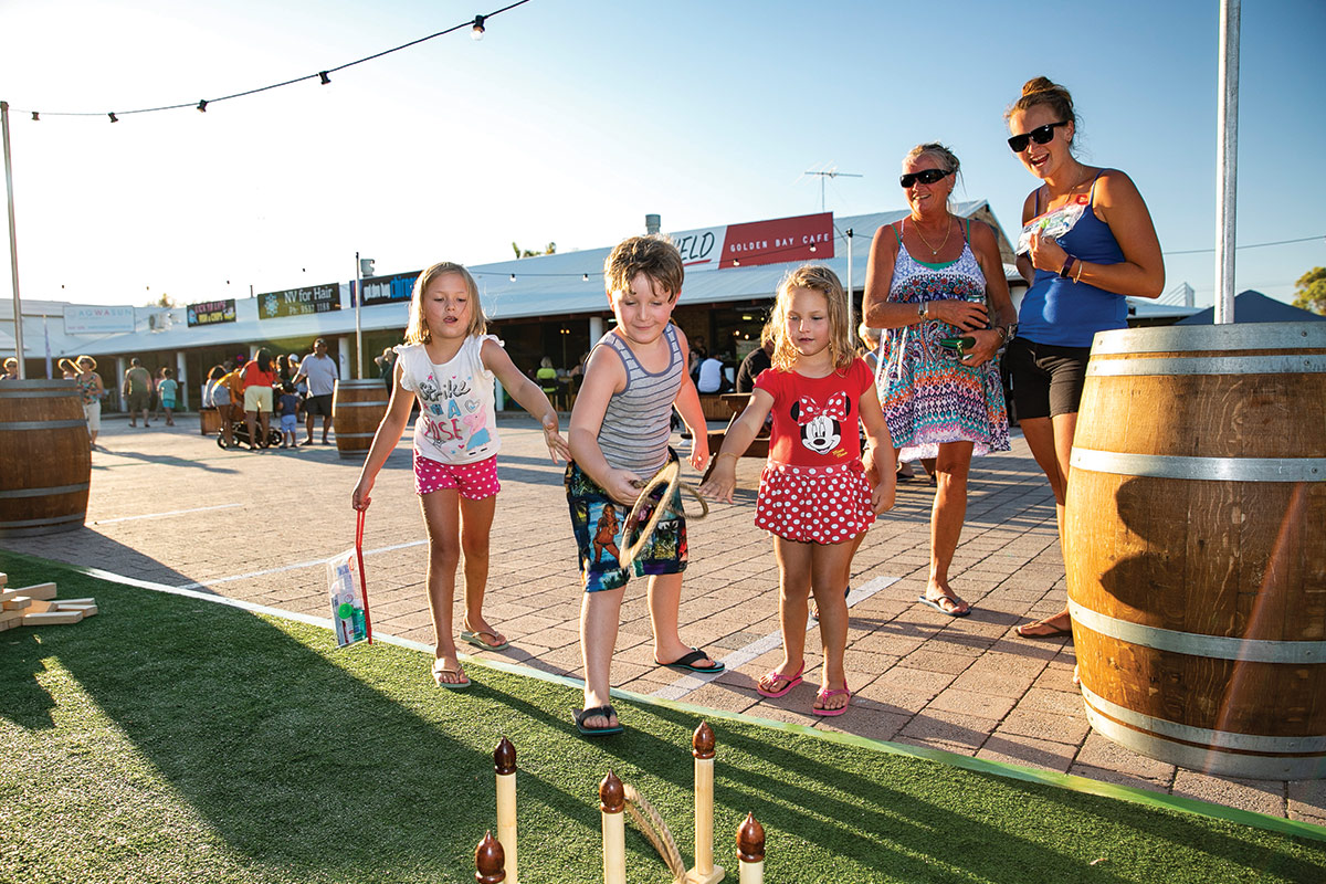 Golden Bay Car Park Cafe